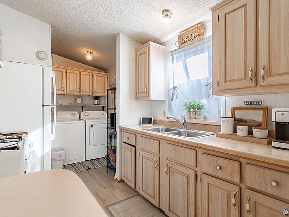 5th image of 13652 E 46th St