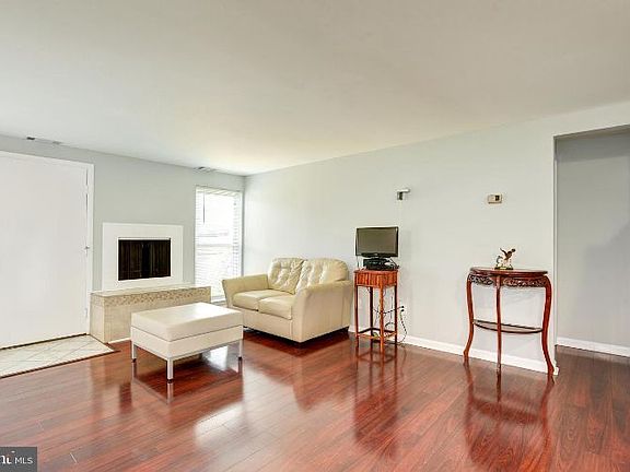 3rd image of 1001 Warwick Ct #29