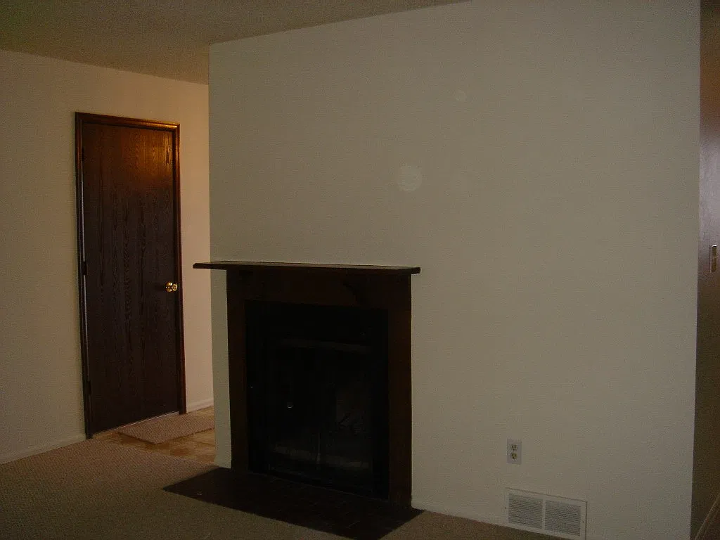 3 bed, 1.0 bath, 2028 sqft, $1,200 — Photo 4