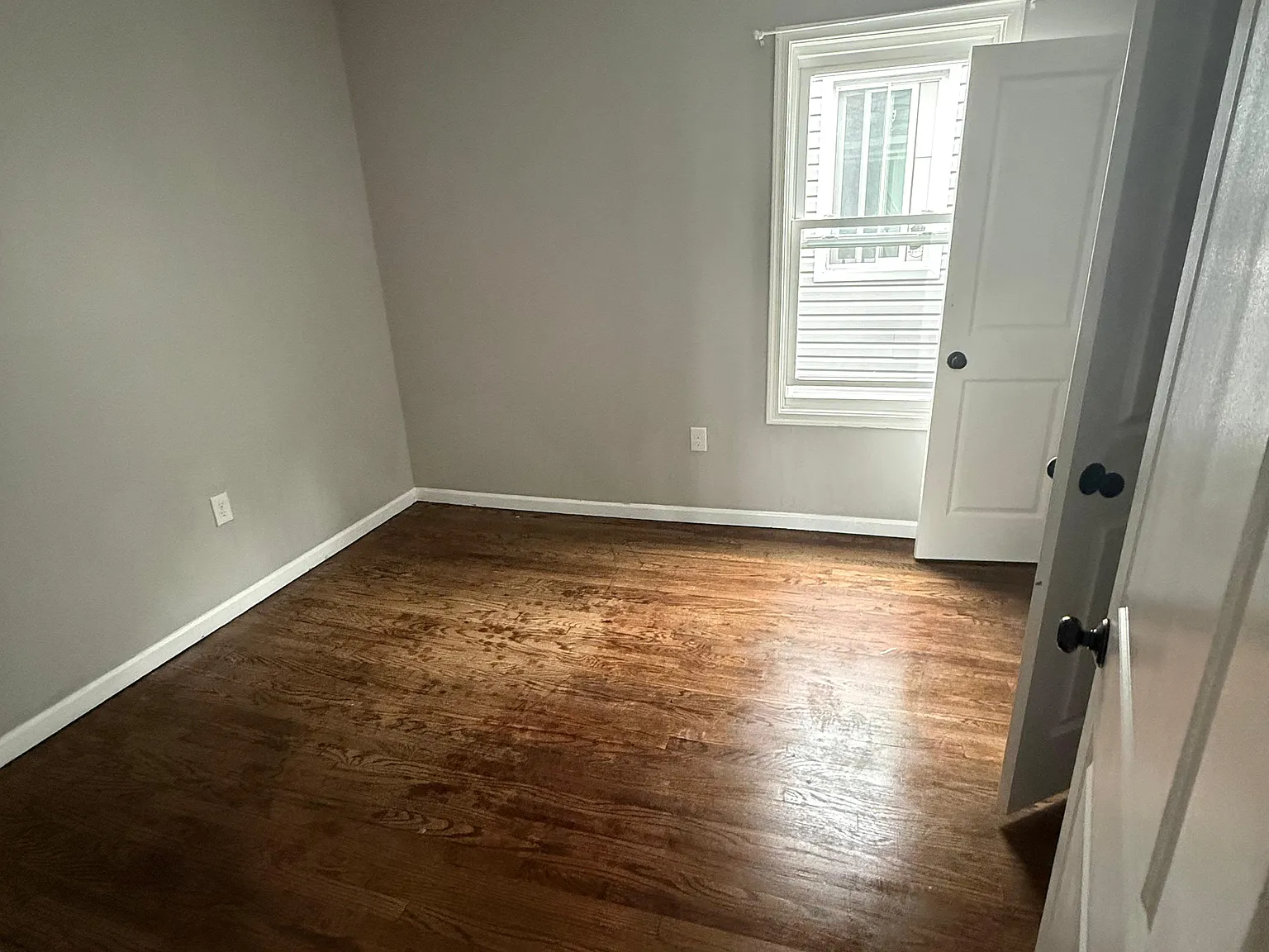 3 bed, 1200 sqft, $2,499 — Photo 4