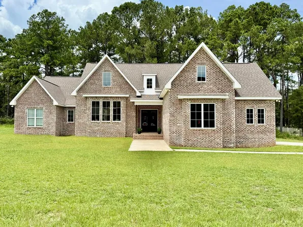 211 Riverchase Dr, Hartford, AL 36344