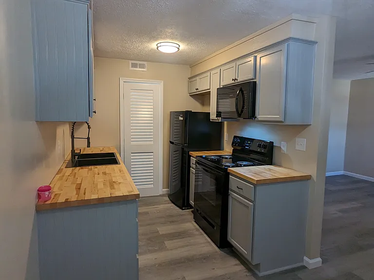 Colonial Heights Apartments — Photo 17