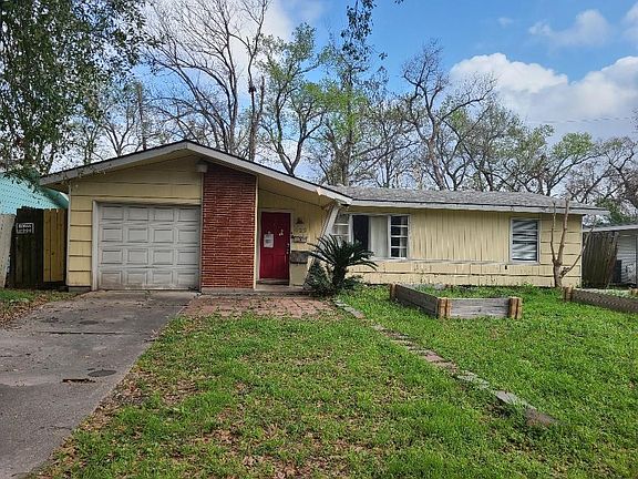 2nd image of 422 Surratt Dr
