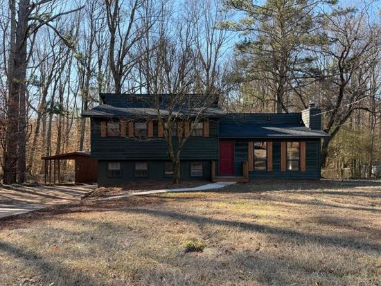 145 S Meadowcliff Cir, Carrollton, GA 30116