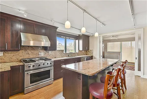 Sold by Exclusive Properties Sotheby's International Realty | media 6
