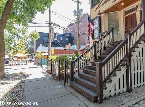 3rd image of 1415 W Roscoe St #214