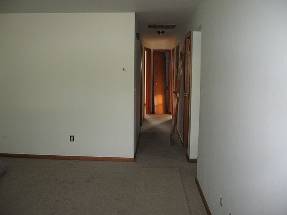 3rd image of 2241 Esmeralda Ave