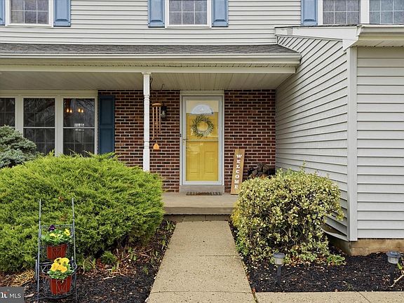 3rd image of 1420 Scarlet Oak Rd