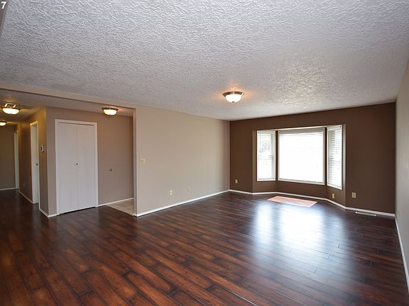 2nd image of 3002 NE 86th St