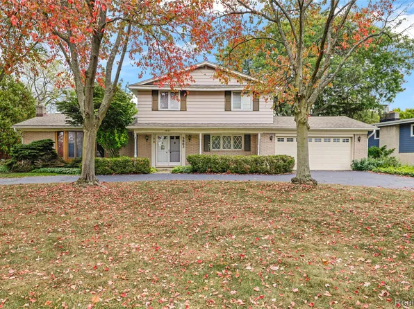 3863 McDivitt Dr, West Bloomfield, MI 48323