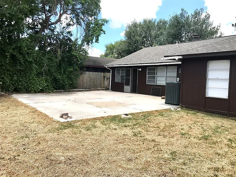 16719 Maplemont Dr — Photo 3