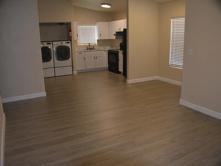 1121 N 25th Pl #1 — Photo 5