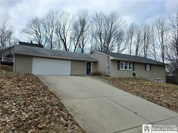 326 Hazzard St, Jamestown, NY 14701