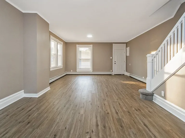 439 W Church St — Photo 11