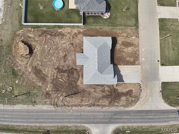 3rd image of 1 Janet Trl