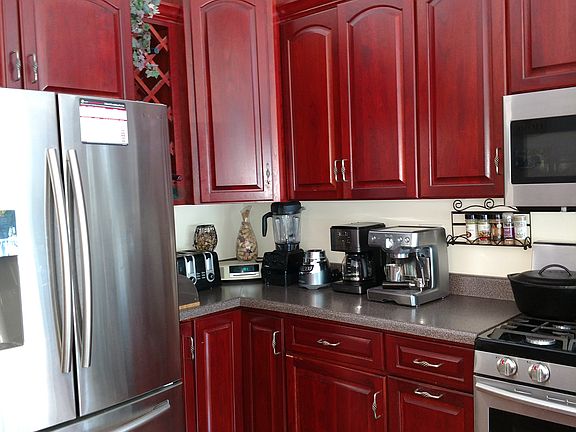 Kitchen w/ stainless steel