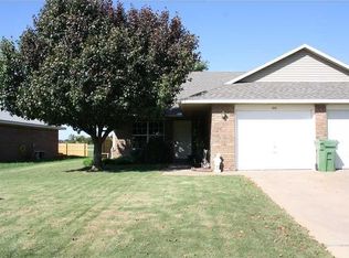 2111 W Roselawn St, Rogers, AR 72756