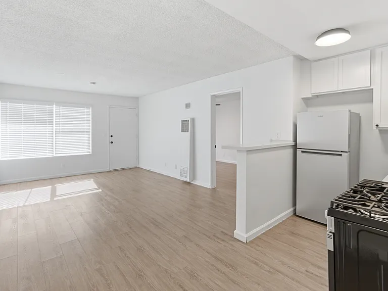 11921 Lakewood Blvd — Photo 12