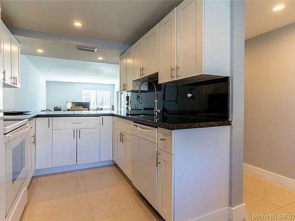 3rd image of 159 Lakeview Dr APT 104