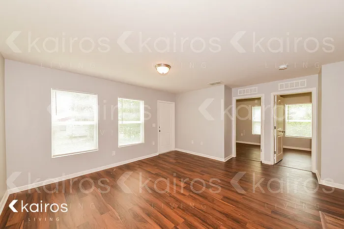 433 Church Ave NW — Photo 3