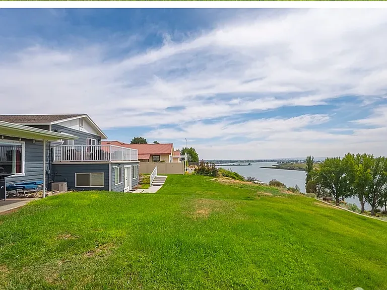 634 N Crestview Dr — Photo 15