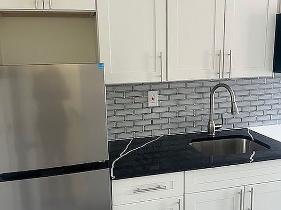 5th image of 9414 Corona Ave