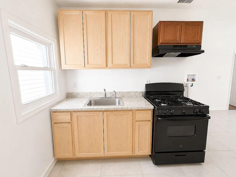 1st image of 37 Seymour Ave Floor 3
