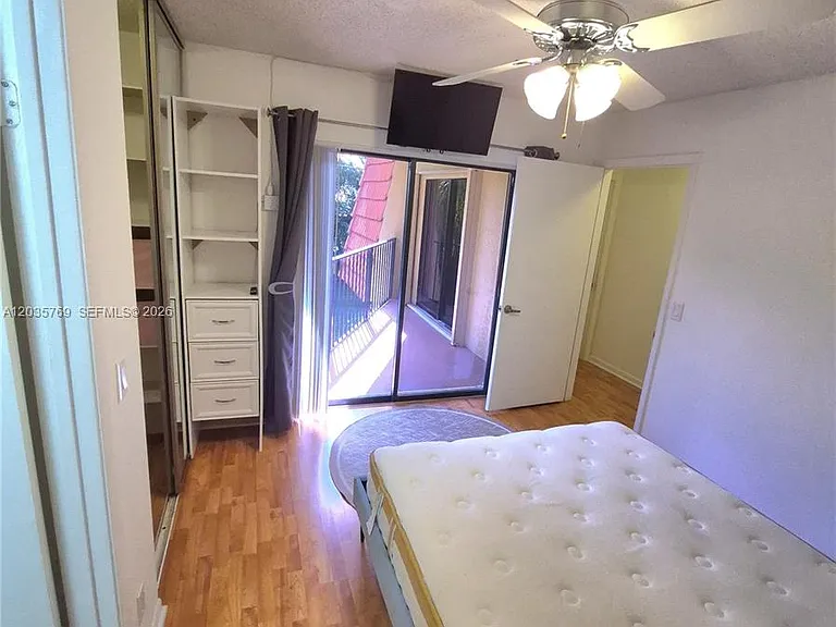 23106 Oxford Pl #D — Photo 30