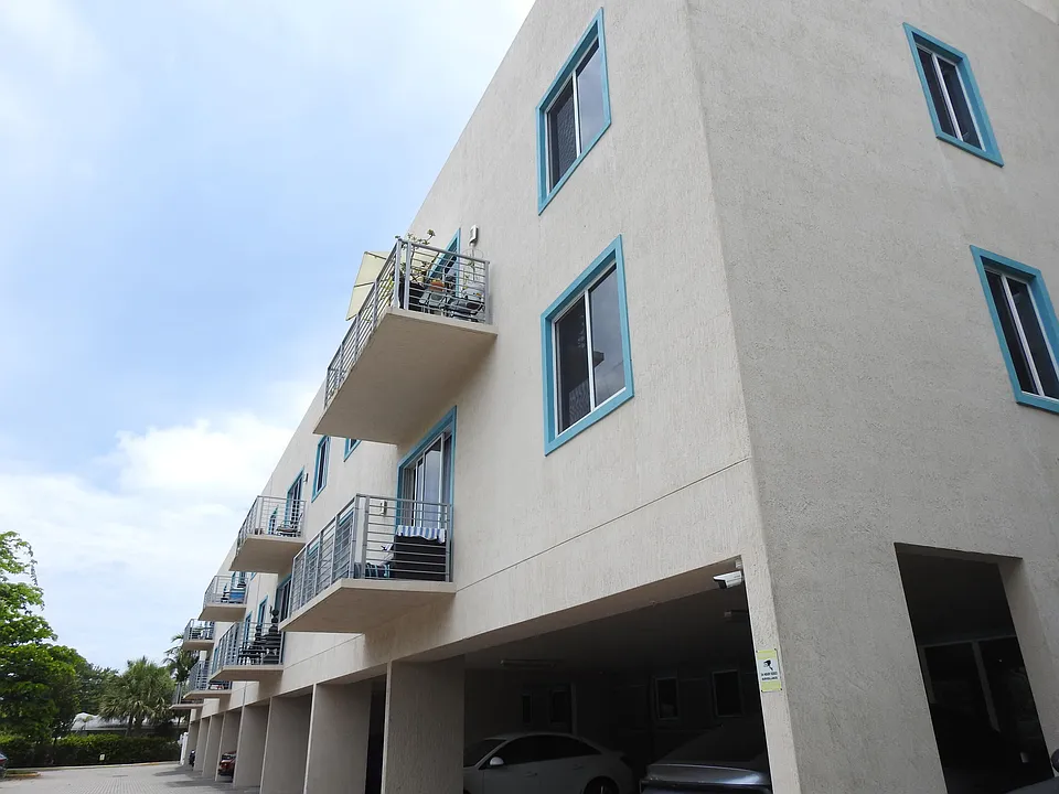 1550 NE 34th Ct