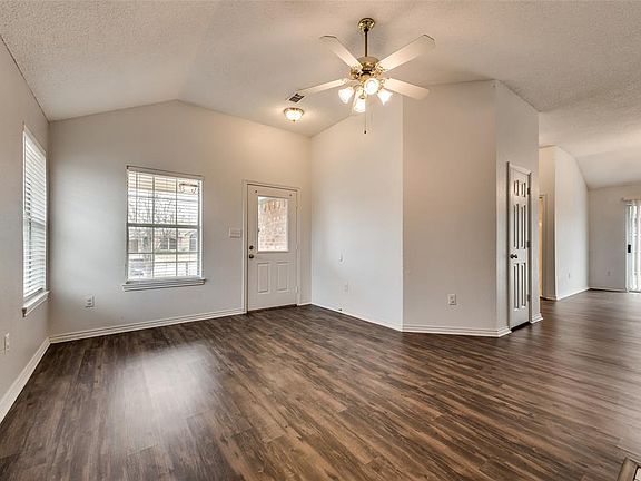 5th image of 3221 Hollycreek