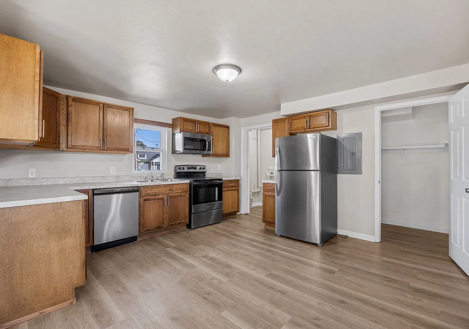 3 Bed-2 Fullroom for Rent - Indianola — Photo 4
