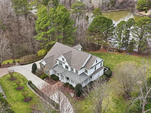 300 Lake Manor Rd, Chapel Hill, NC 27516