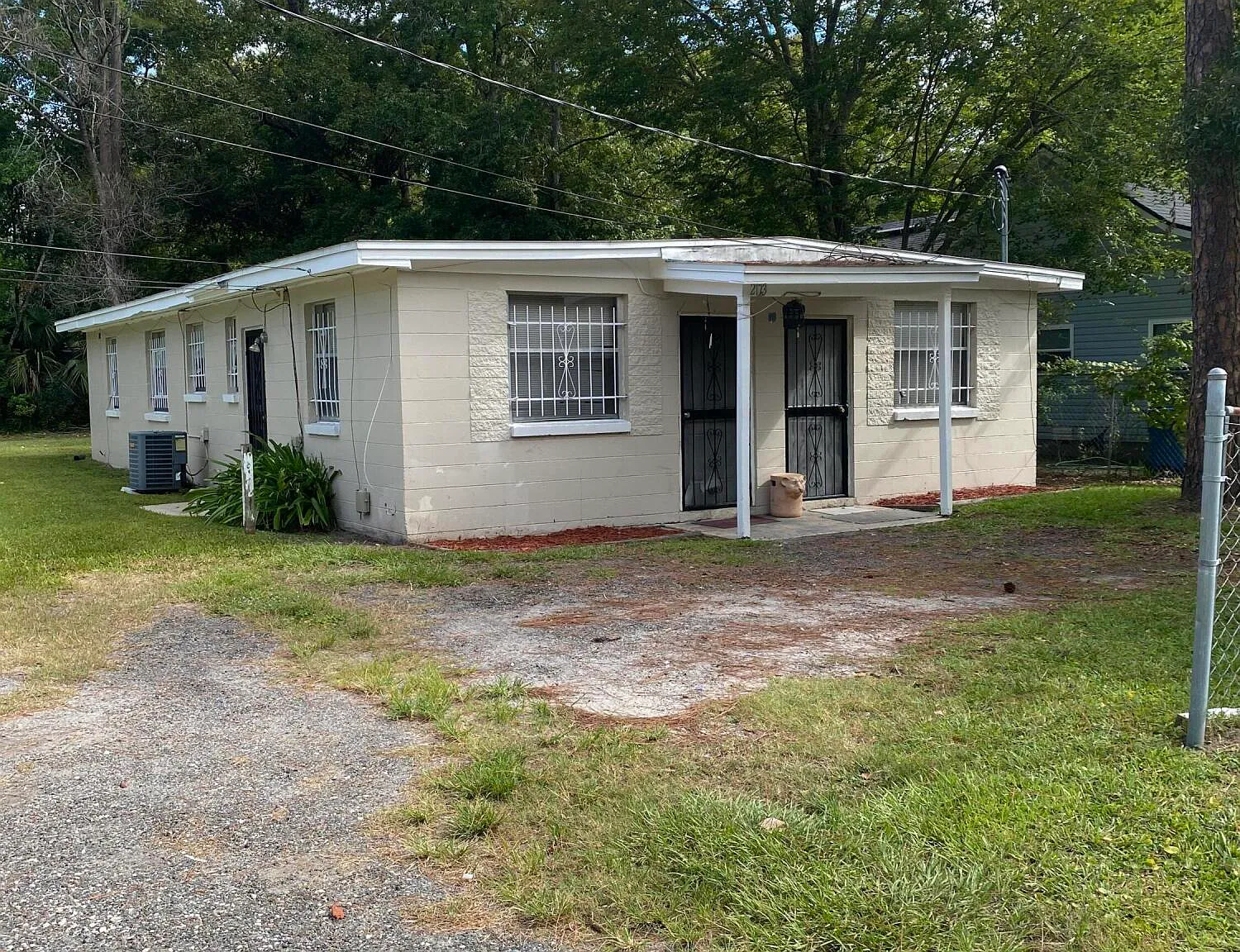2 bed, 1.0 bath, 700 sqft, $950 — Photo 2