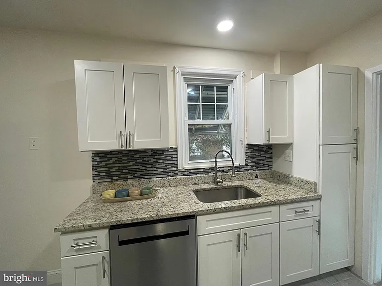 626 S Garfield St — Photo 2