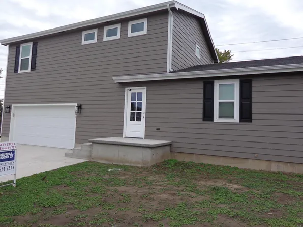 1203 Elm St, Victoria, KS 67671
