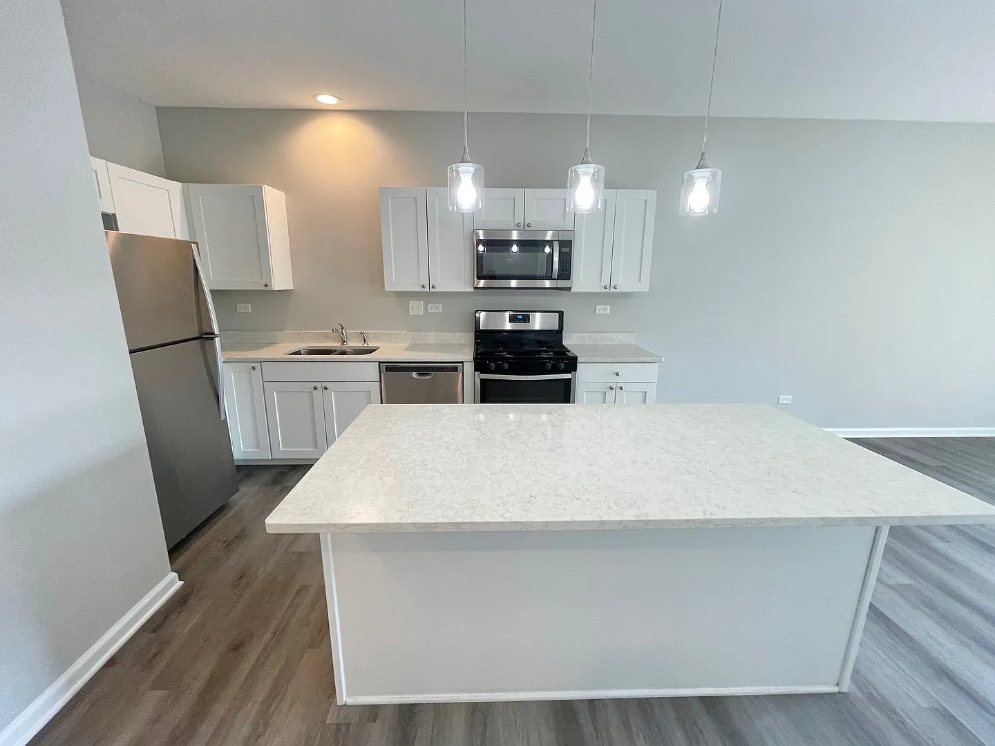 1 bed, 736 sqft, $1,625 — Photo 2
