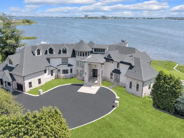 16 Harbor Drive, Rumson, NJ 07760
