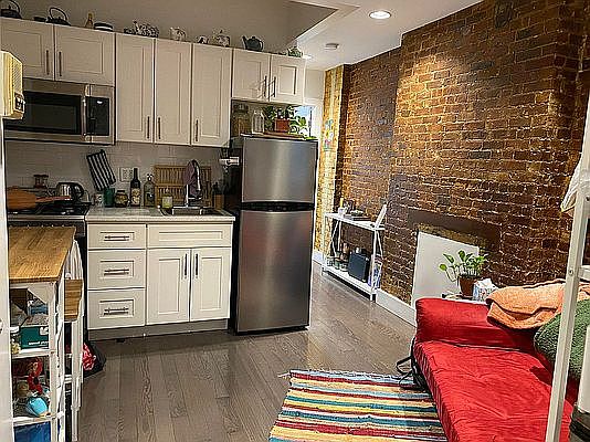 1st image of 521 E 12th St APT 15