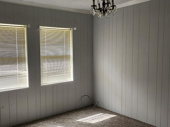 2nd image of 104 S Houston St