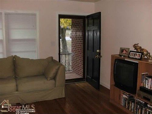 1st image of 229 W Dorchester Blvd