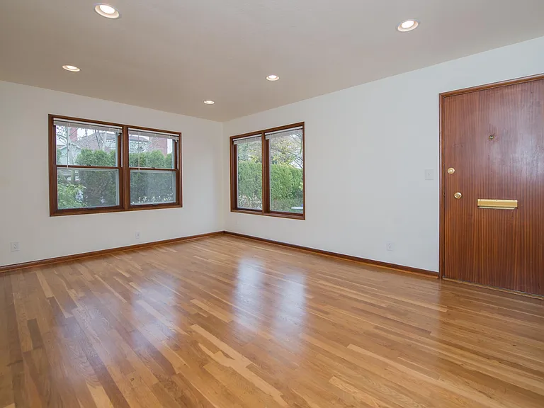 4517 NE 33rd Ave — Photo 5