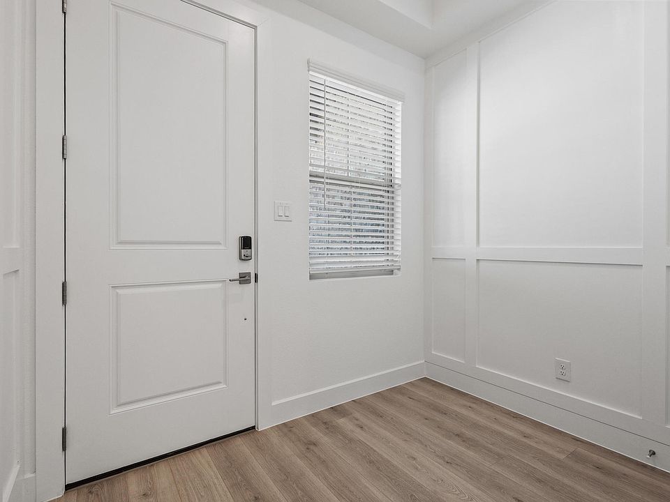 1st image of 3504 Cloverleaf Ln