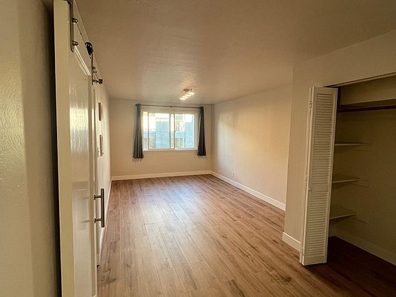 4th image of 2628 Leavenworth St #A