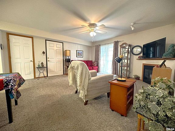 3rd image of 3207 S 16th Ave Unit 101