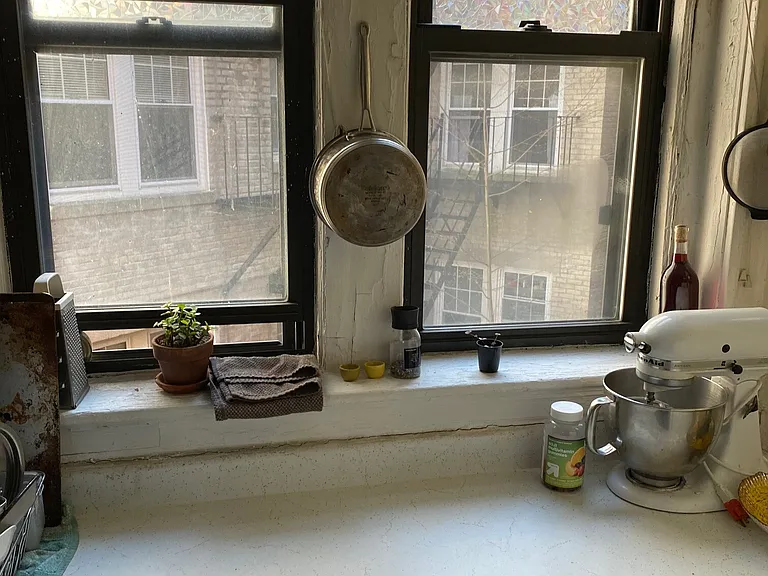 335-A Harvard St — Photo 9