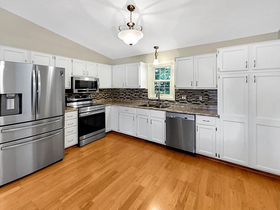 2nd image of 1306 Vista Dr