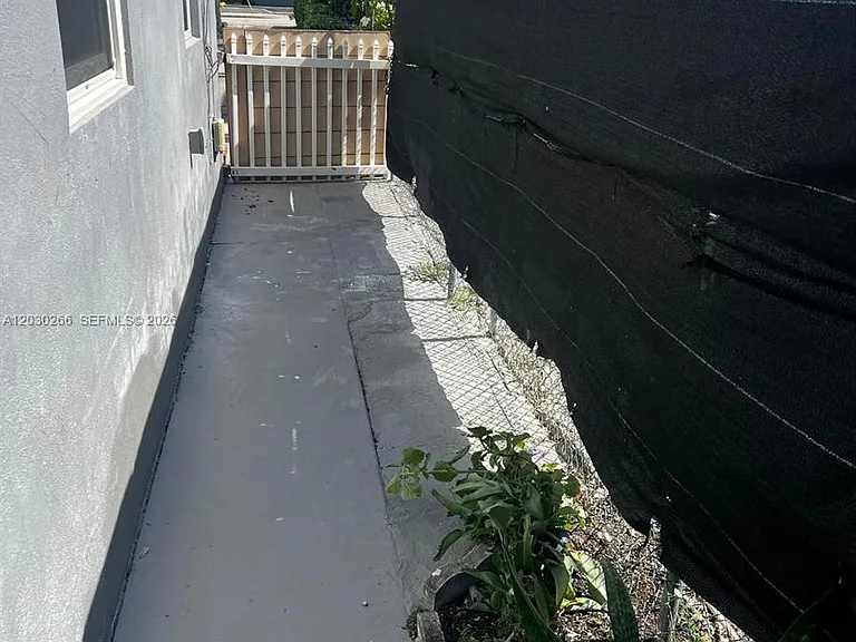 1821 SW 7th St #7 — Photo 15