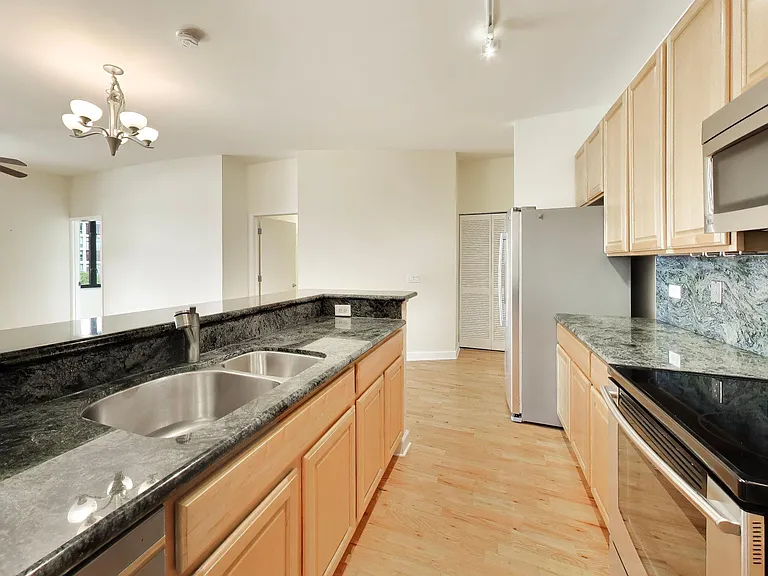 1322 S Prairie Ave #607 — Photo 9