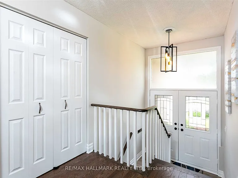 52 Tweedrock Cres — Photo 2