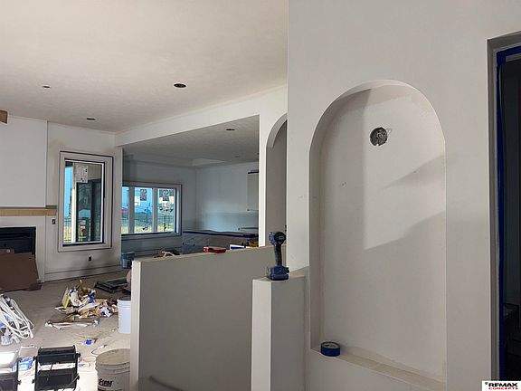 3rd image of 3031 Walter Ter